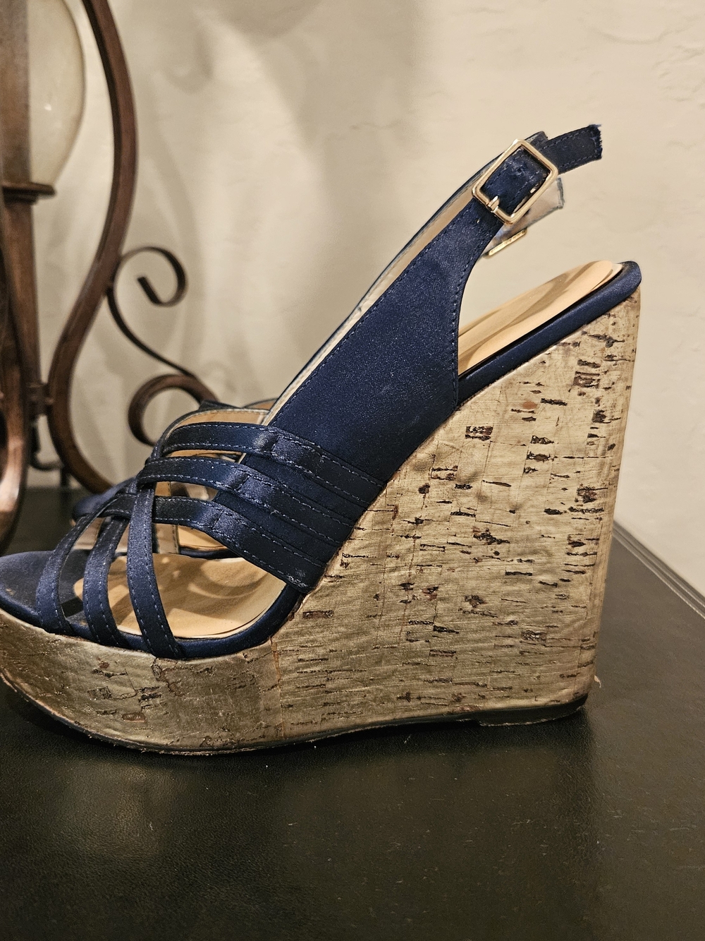 Charles David Navy Strappy Platform Sandals, Size 5.5 (Item #85) - Picture 3 of 4